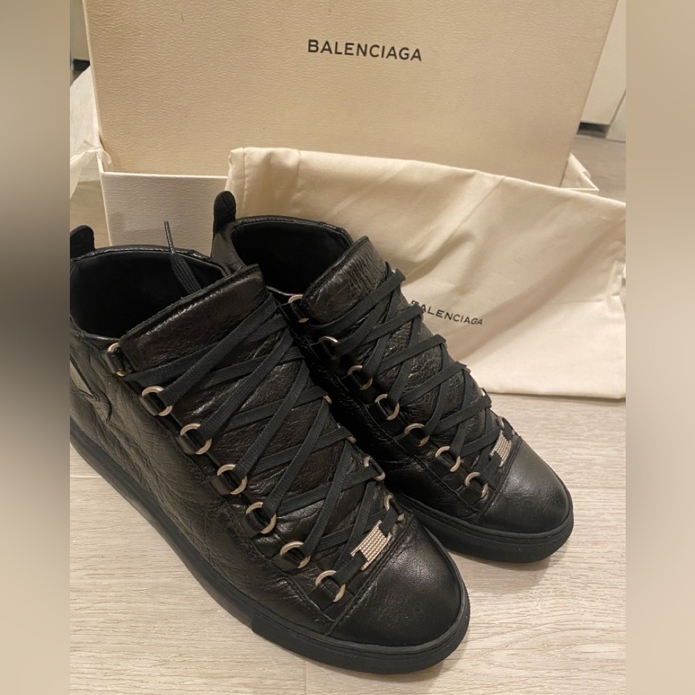 SOLD——Balenciaga Arena Sneakers -size EU39